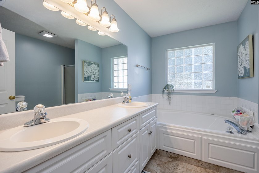 Meticulously maintained and full of timeless charm, this - photo 21