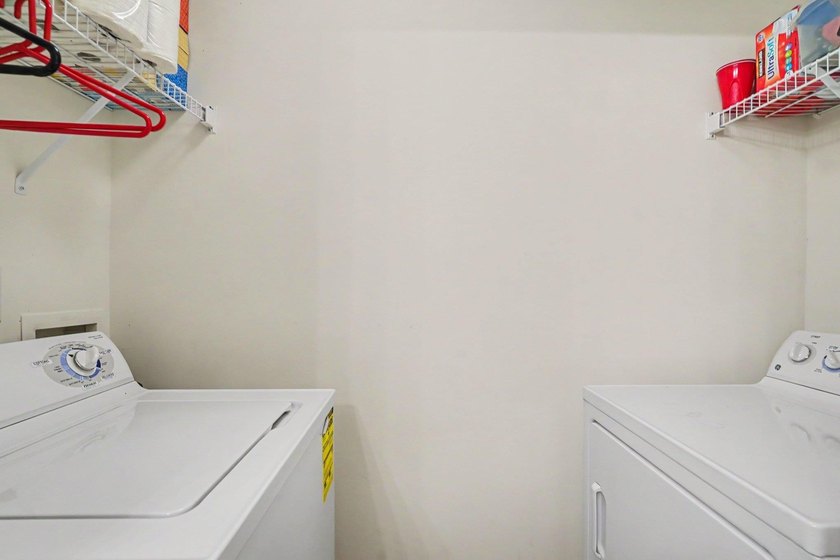 Location, location, location! Enjoy this wonderful 3-bedroom, 2 - photo 22