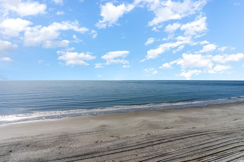 Location, location, location! Enjoy this wonderful 3-bedroom, 2 - photo 31