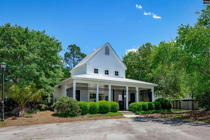 Meticulously maintained and full of timeless charm, this - photo 34