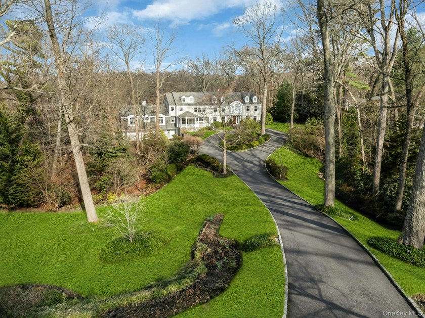 Enjoy the splendor and many amenities of your private country - photo 4