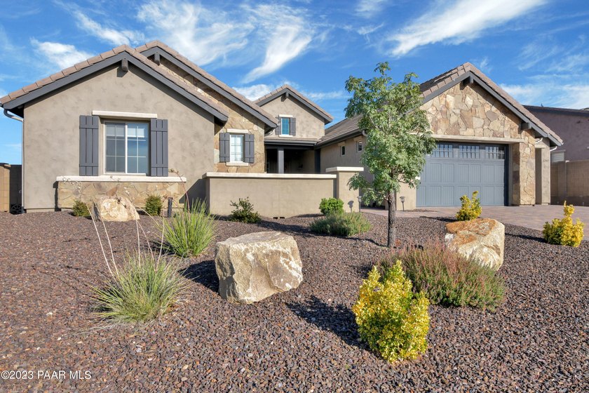 This freshly painted, immaculate home has been so well cared for - photo 3
