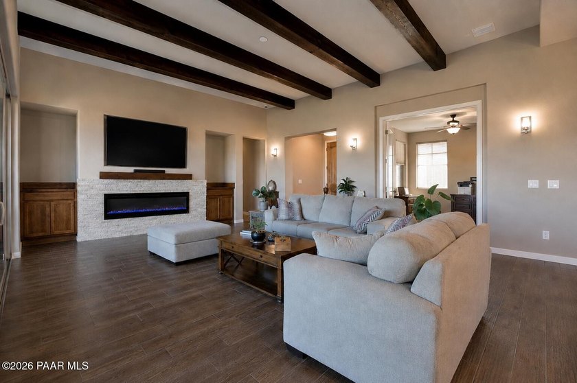 This freshly painted, immaculate home has been so well cared for - photo 8