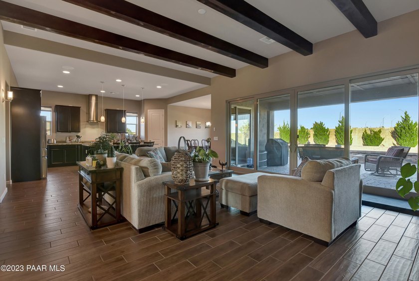 This freshly painted, immaculate home has been so well cared for - photo 9