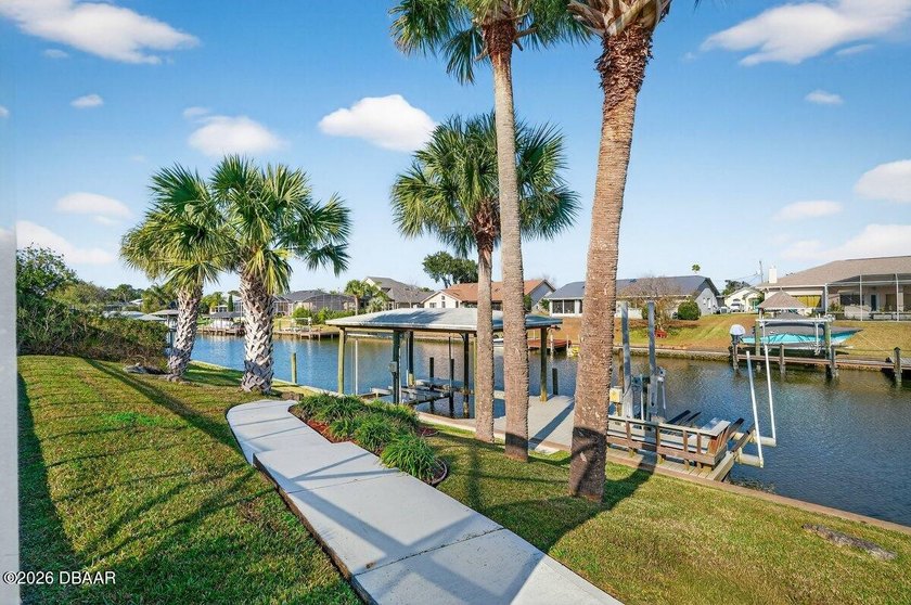 Vintage Contemporary Waterfront -- Fully Furnished &amp; Turnkey - photo 11