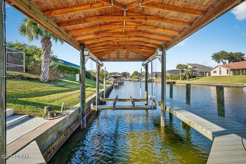 Vintage Contemporary Waterfront -- Fully Furnished &amp; Turnkey - photo 12