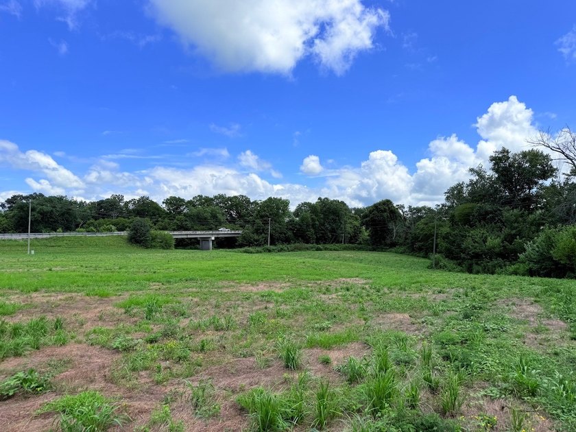 5.58 ACRES, m/l, Excellent Acreage Tract with LOTS of room for - photo 3