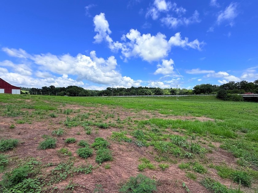 5.58 ACRES, m/l, Excellent Acreage Tract with LOTS of room for - photo 4