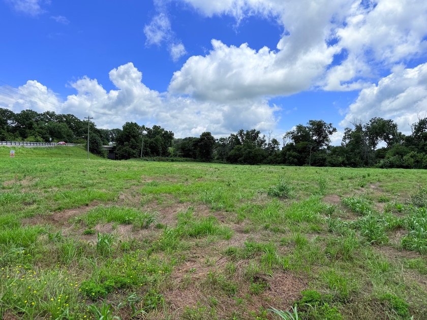 5.58 ACRES, m/l, Excellent Acreage Tract with LOTS of room for - photo 7