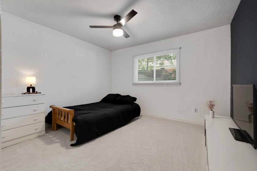 *Multiple offers received. Please submit offers by 7pm Tuesday.* - photo 21