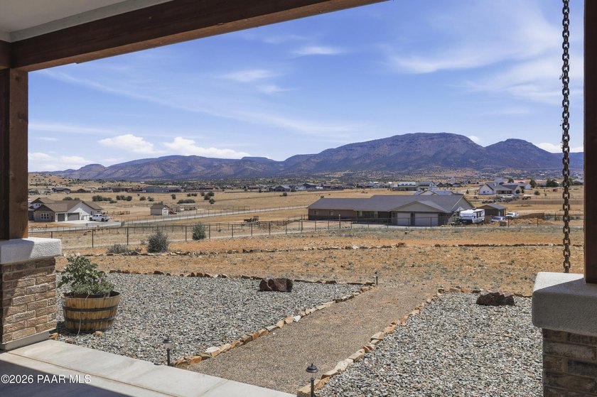 Stunning views in front and Back, fully fenced on 2.1 acres! - photo 2