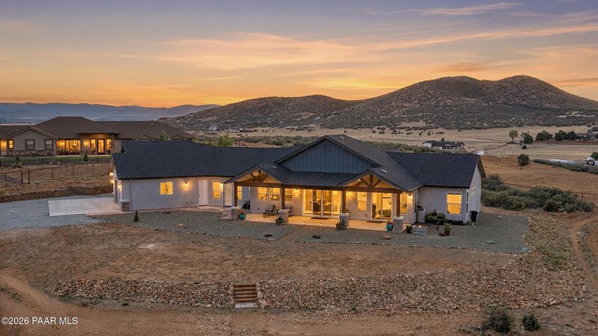 Stunning views in front and Back, fully fenced on 2.1 acres! - photo 3