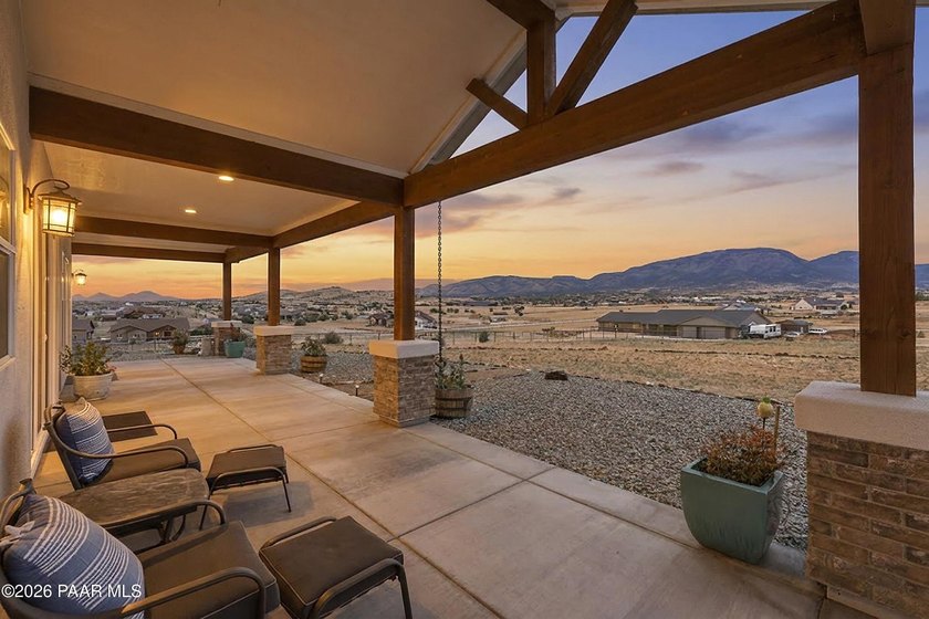 Stunning views in front and Back, fully fenced on 2.1 acres! - photo 4