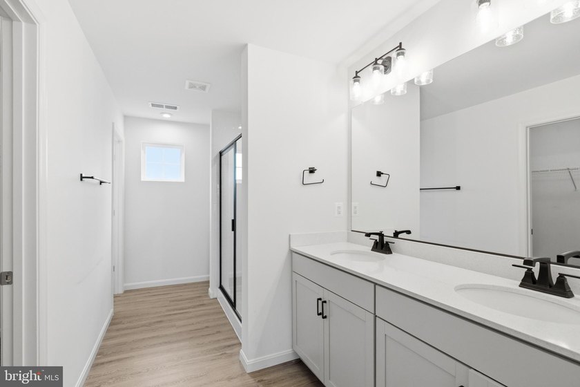 Built in 2022 and meticulously maintained, this Richmond - photo 20