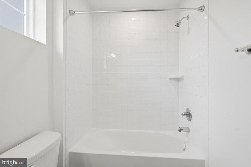 Built in 2022 and meticulously maintained, this Richmond - photo 28