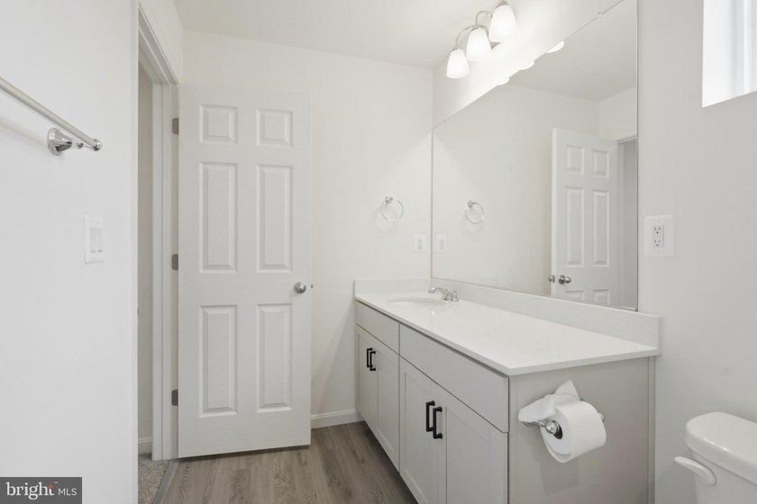 Built in 2022 and meticulously maintained, this Richmond - photo 29