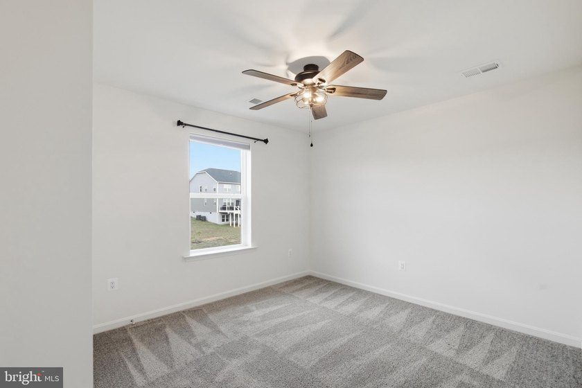 Built in 2022 and meticulously maintained, this Richmond - photo 32