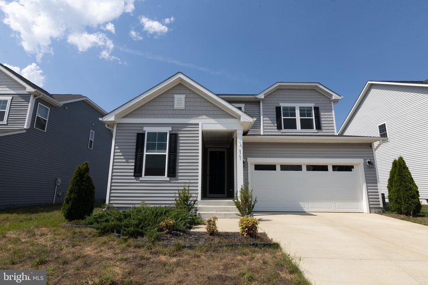Built in 2022 and meticulously maintained, this Richmond - photo 36