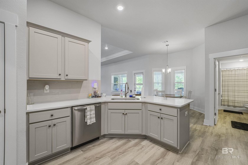 Welcome to this beautifully designed 4-bedroom, 3-bath brick - photo 14