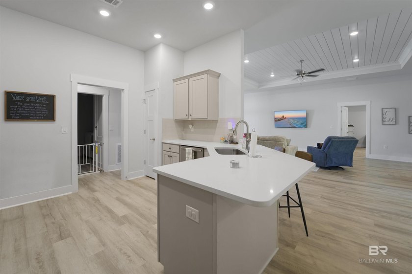 Welcome to this beautifully designed 4-bedroom, 3-bath brick - photo 17