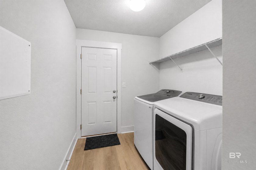 Welcome to this beautifully designed 4-bedroom, 3-bath brick - photo 18