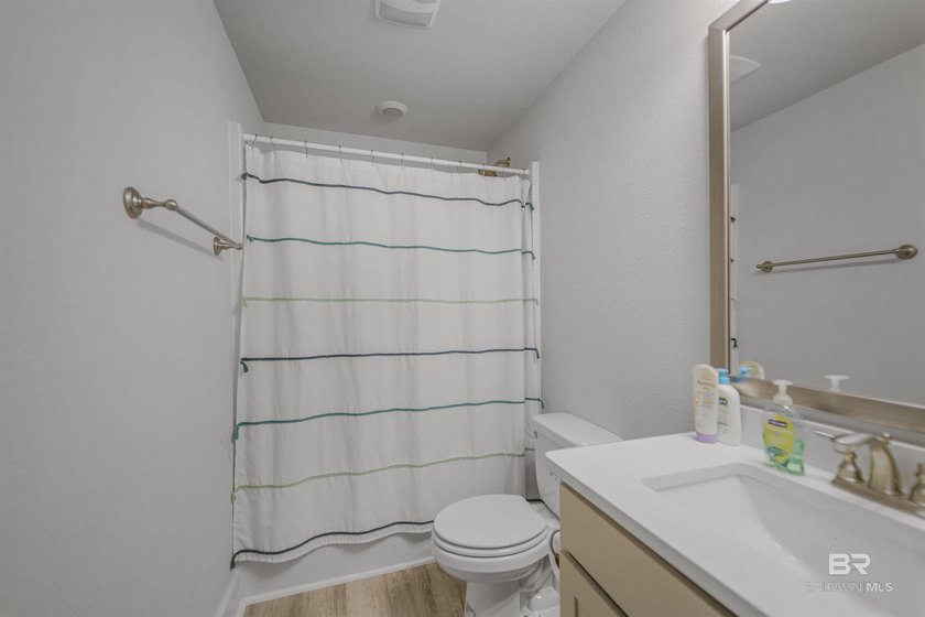 Welcome to this beautifully designed 4-bedroom, 3-bath brick - photo 19