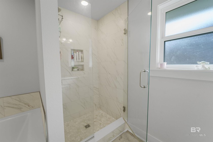 Welcome to this beautifully designed 4-bedroom, 3-bath brick - photo 24
