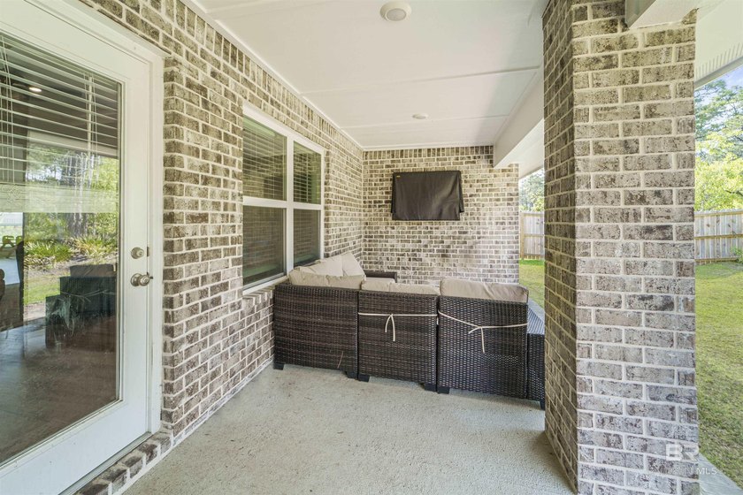Welcome to this beautifully designed 4-bedroom, 3-bath brick - photo 26