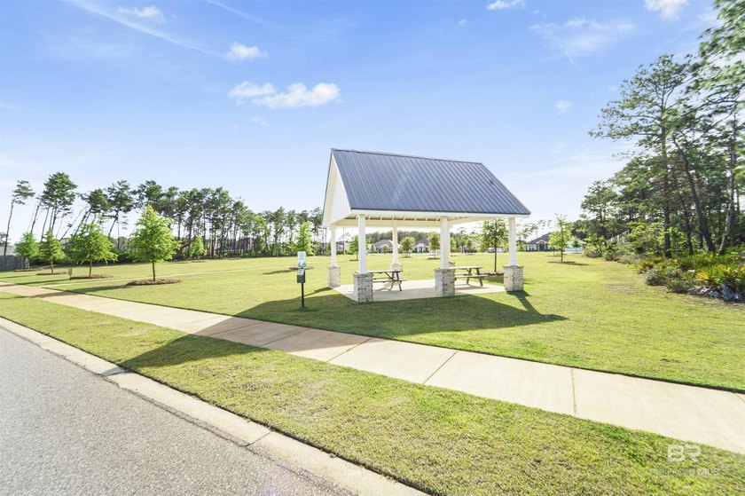 Welcome to this beautifully designed 4-bedroom, 3-bath brick - photo 31