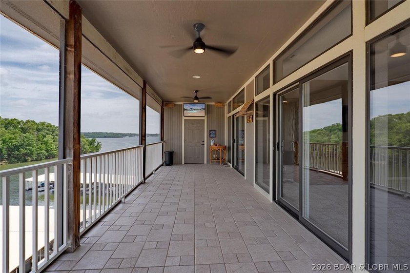 This top-floor Lazy Days condo shows like brand new and is being - photo 30