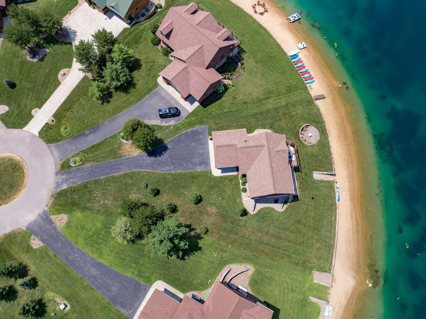 Incredible upgrades at this home on Island Lake! Enjoy a prime - photo 40