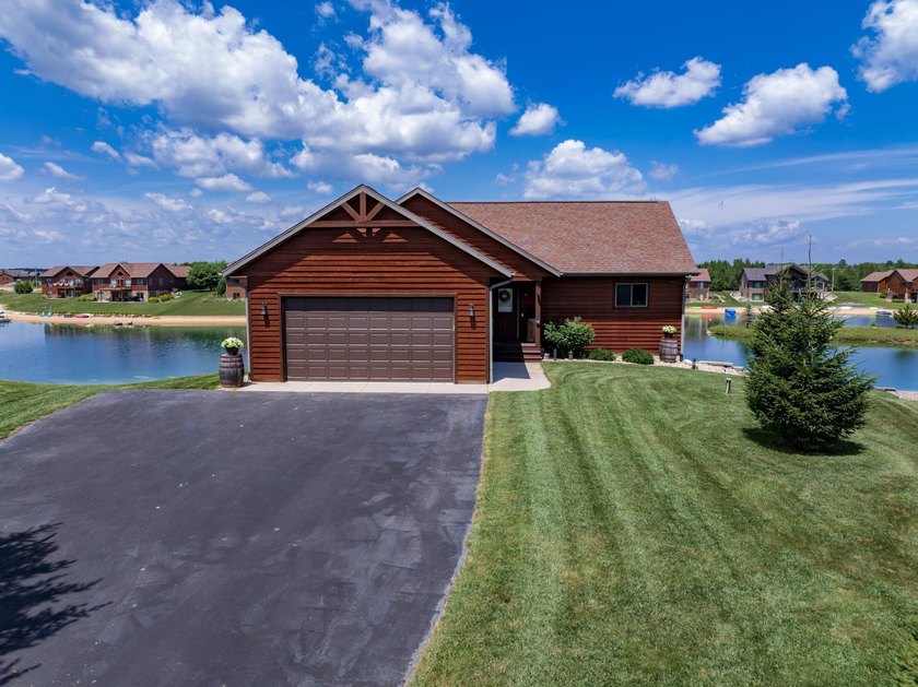 Incredible upgrades at this home on Island Lake! Enjoy a prime - photo 41