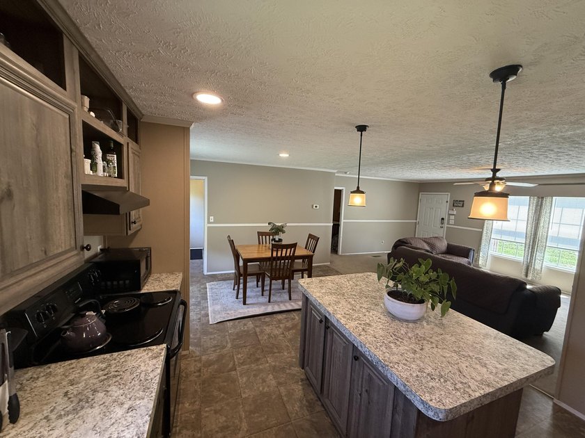 Discover the perfect blend of comfort, convenience, and lake - photo 11
