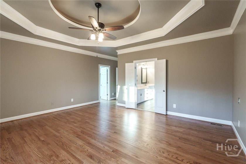 Beautiful 5-bedroom, 4.5-bath home located in the highly - photo 32