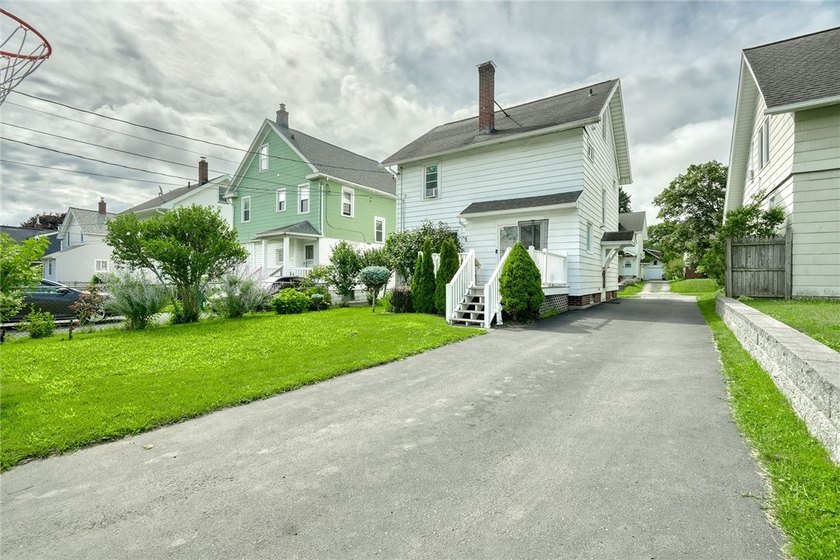 Welcome home to this beautifully maintained colonial! Fun and - photo 36