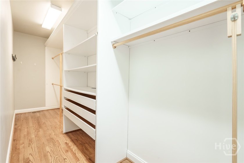 Beautiful 5-bedroom, 4.5-bath home located in the highly - photo 36