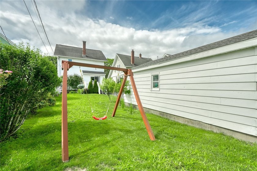 Welcome home to this beautifully maintained colonial! Fun and - photo 37