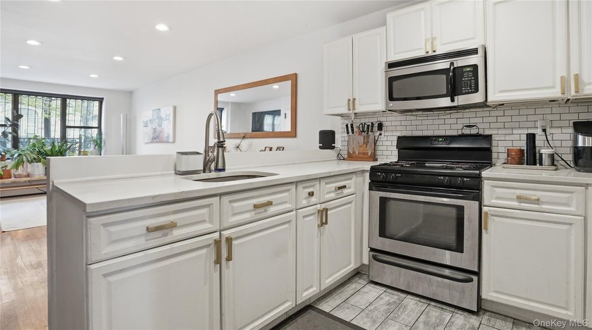 Newly renovated three family home in prime Bushwick, just near - photo 5