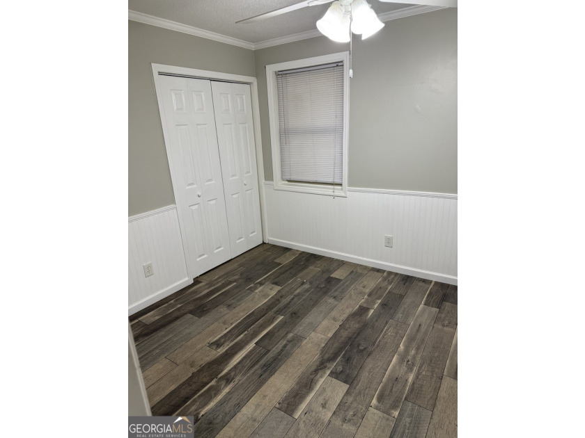 This beautiful, renovated duplex is located approximately 4 - photo 3