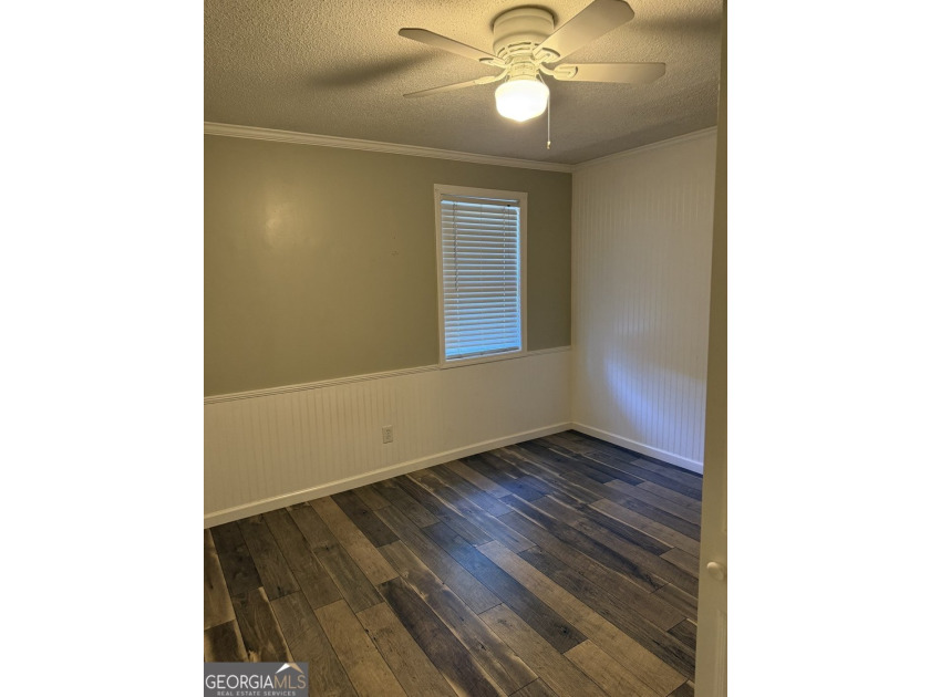 This beautiful, renovated duplex is located approximately 4 - photo 5