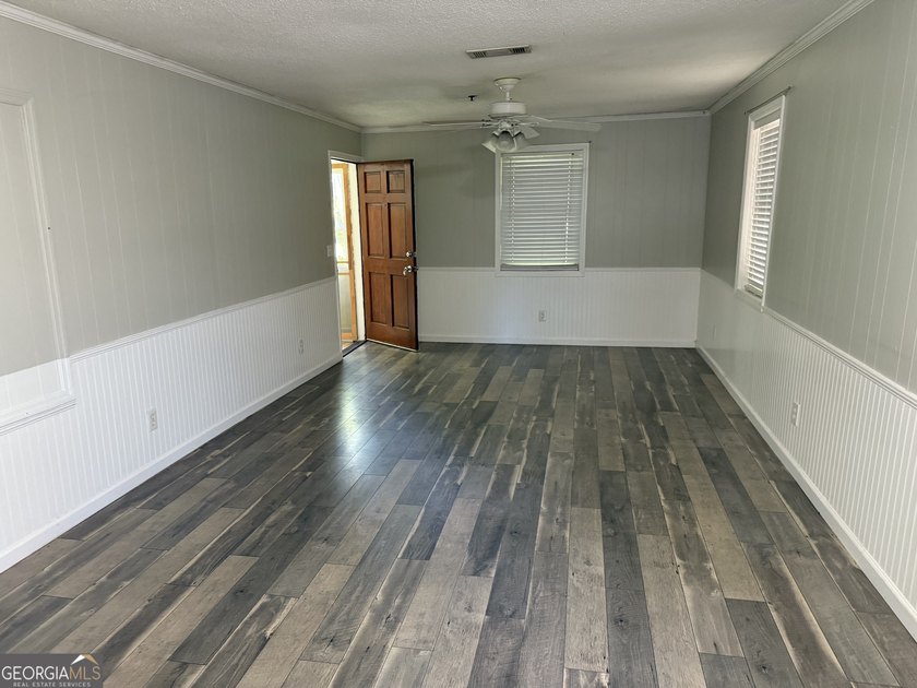 This beautiful, renovated duplex is located approximately 4 - photo 6