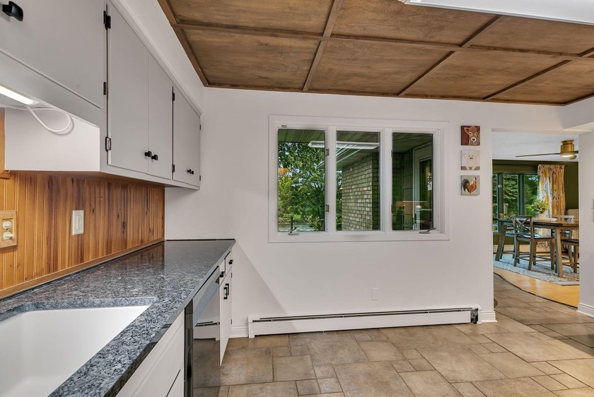 This 4-bedroom, 3-bath Mississippi Riverfront home is certain to - photo 11