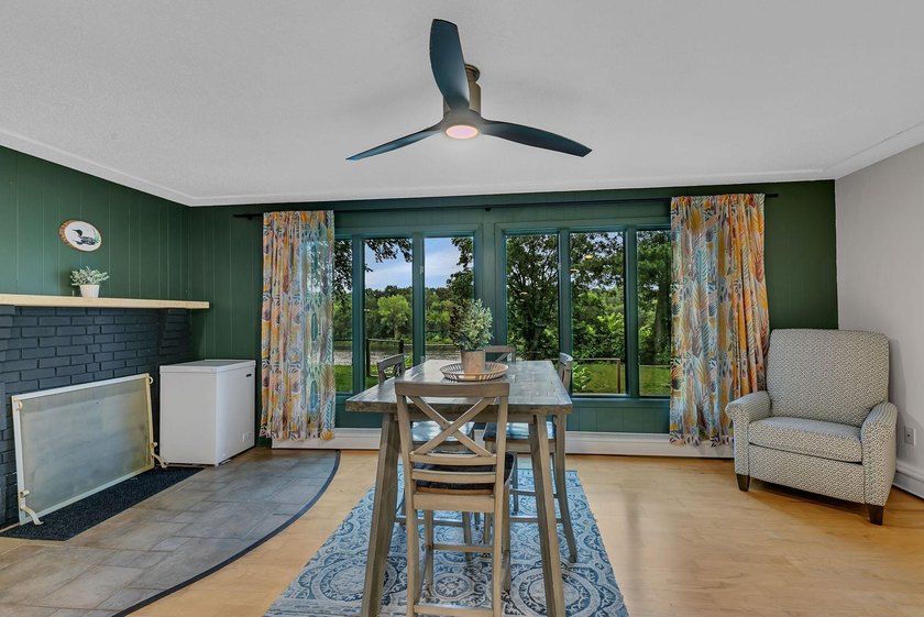 This 4-bedroom, 3-bath Mississippi Riverfront home is certain to - photo 12
