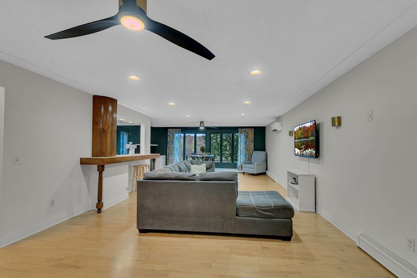 This 4-bedroom, 3-bath Mississippi Riverfront home is certain to - photo 16