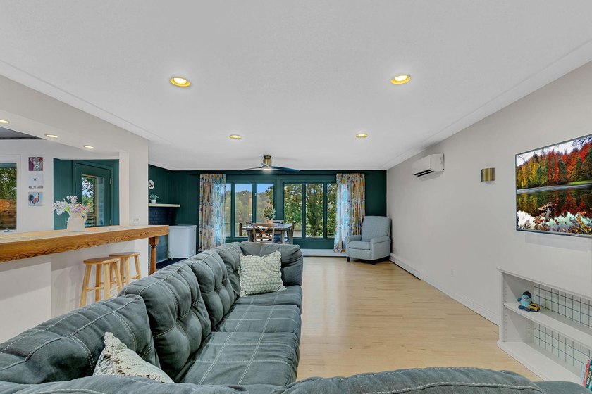 This 4-bedroom, 3-bath Mississippi Riverfront home is certain to - photo 19