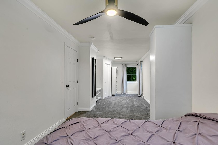 This 4-bedroom, 3-bath Mississippi Riverfront home is certain to - photo 21