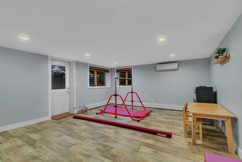 This 4-bedroom, 3-bath Mississippi Riverfront home is certain to - photo 29