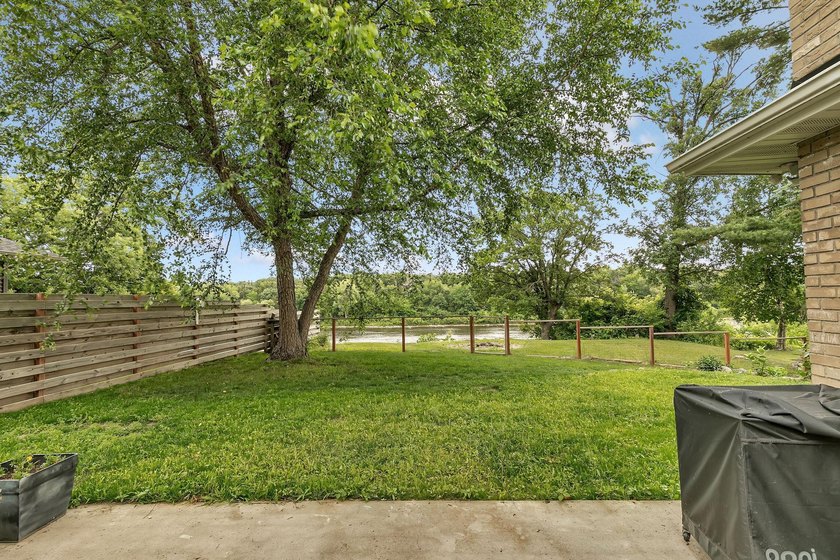 This 4-bedroom, 3-bath Mississippi Riverfront home is certain to - photo 43