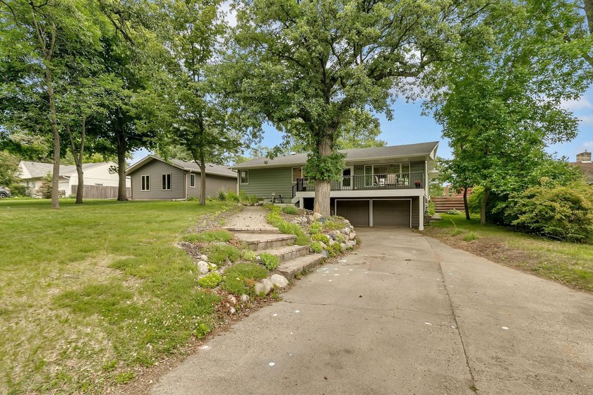 This 4-bedroom, 3-bath Mississippi Riverfront home is certain to - photo 46