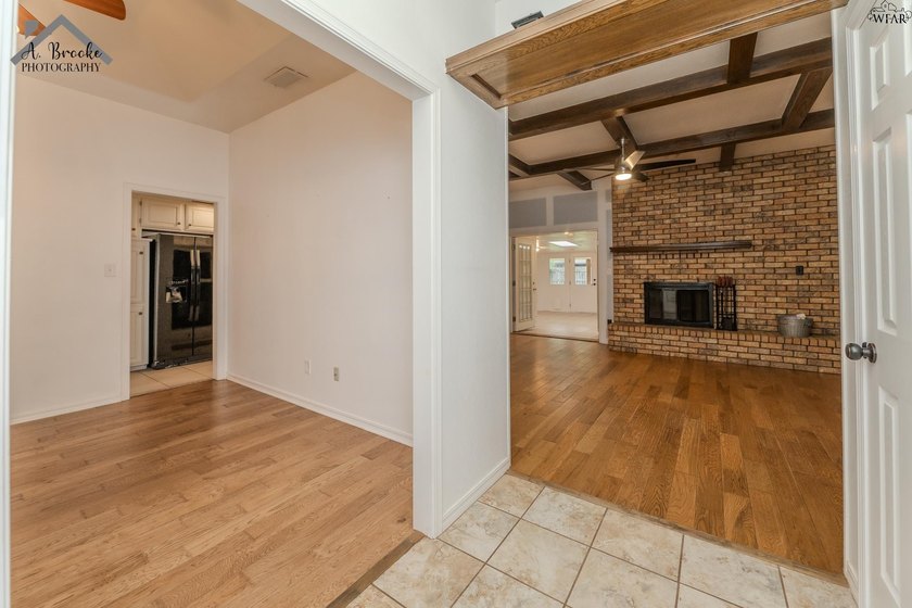Spacious 3-bedroom, 2-bath home offering over 2,300 sq ft in a - photo 5